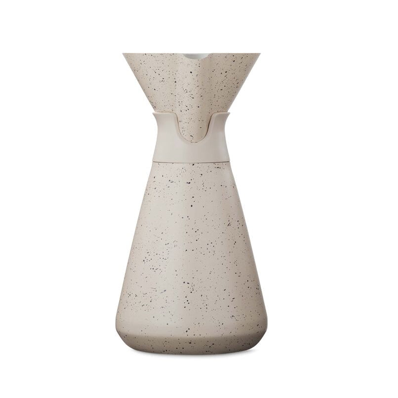new-standard-carafe-p4 WebPDP-33oz_New_Standard_Carafe_Desert_Tan_Speckle_Studio__CAR1SVOS224_270.jpg