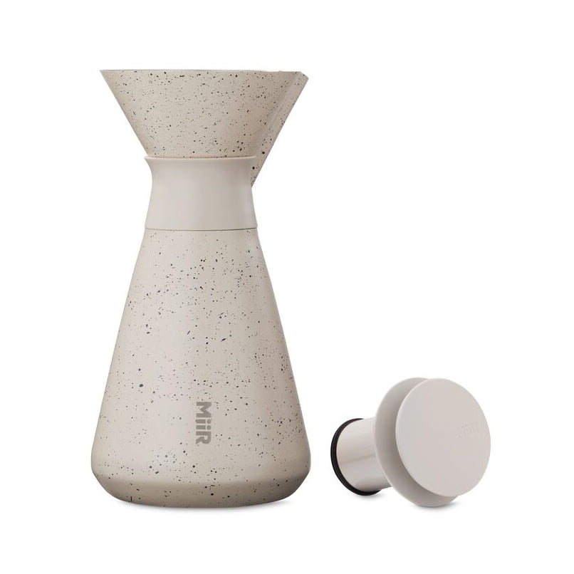 new-standard-carafe-p4 WebPDP-33oz_New_Standard_Carafe_Desert_Tan_Speckle_Studio__CAR1SVOS224_Front_Lid_Staged.jpg
