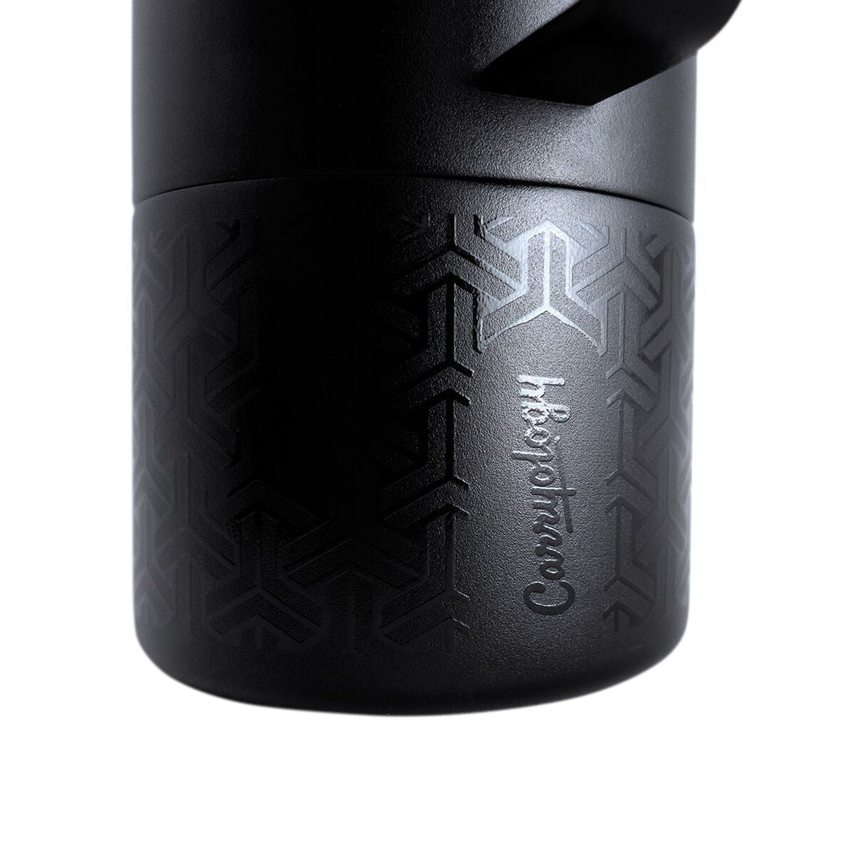 miir-x-carryology-tomo-a2 WebPDP-MiiR_x_Carryology_Tomo_Studio_Closeup__TOM1SV33402_12.10.25.jpg