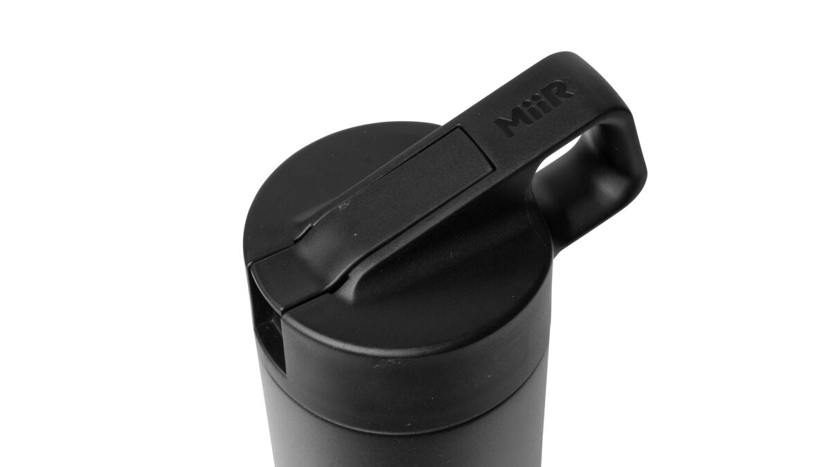 straw-bottle-i8 WebPDP-Straw_Lid_2_Black_Studio_0221_45deg_Closed__WMB1SL20002.jpg